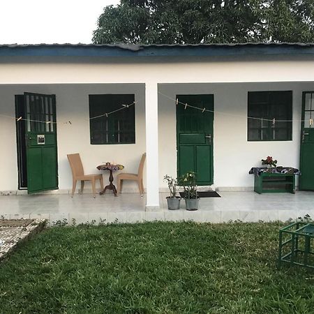 Anns Guesthouse Bakaugambia Exterior foto