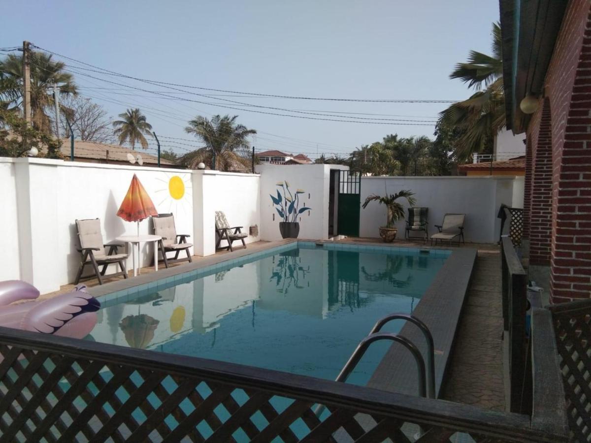 Anns Guesthouse Bakaugambia Exterior foto