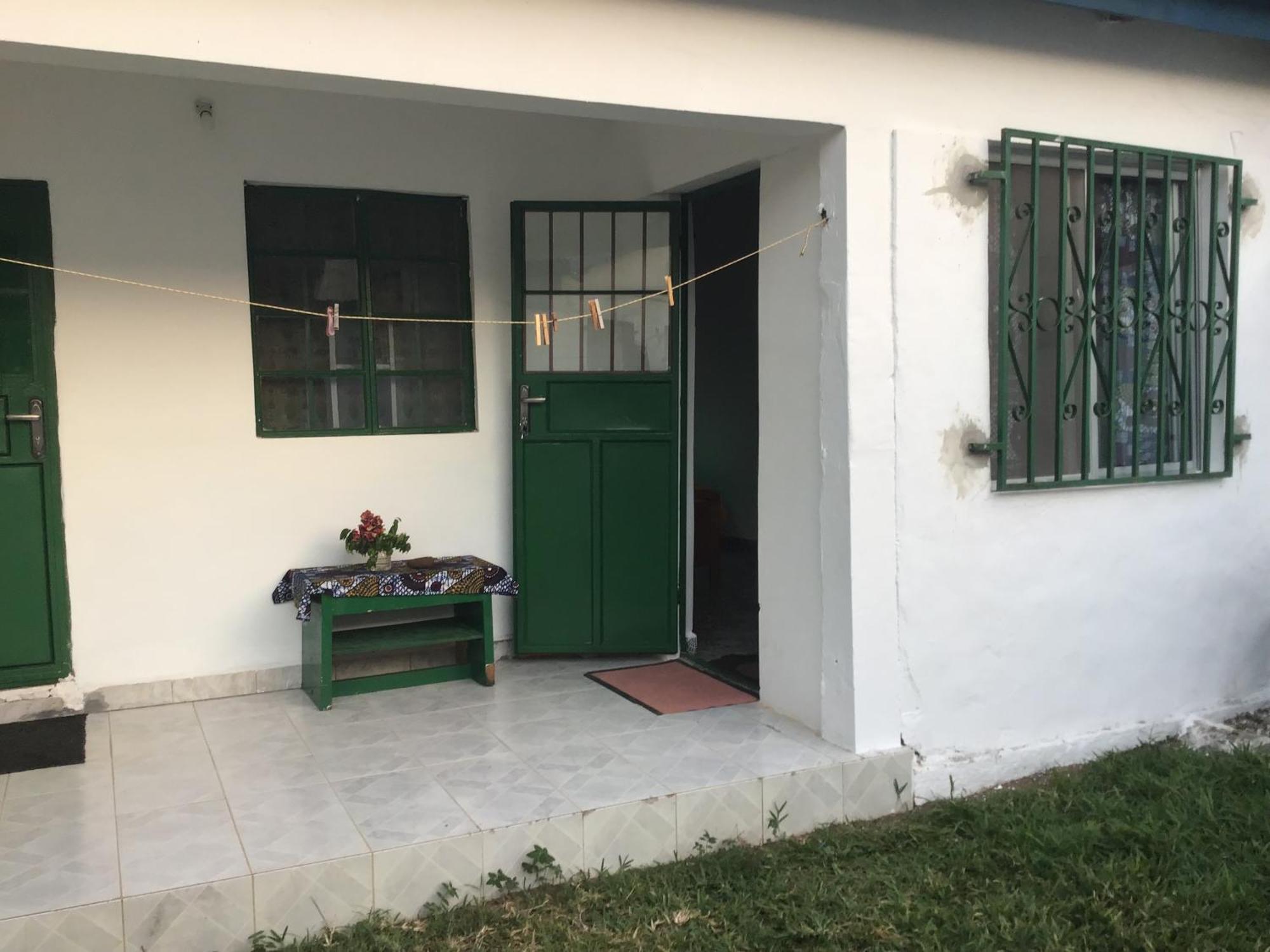 Anns Guesthouse Bakaugambia Exterior foto