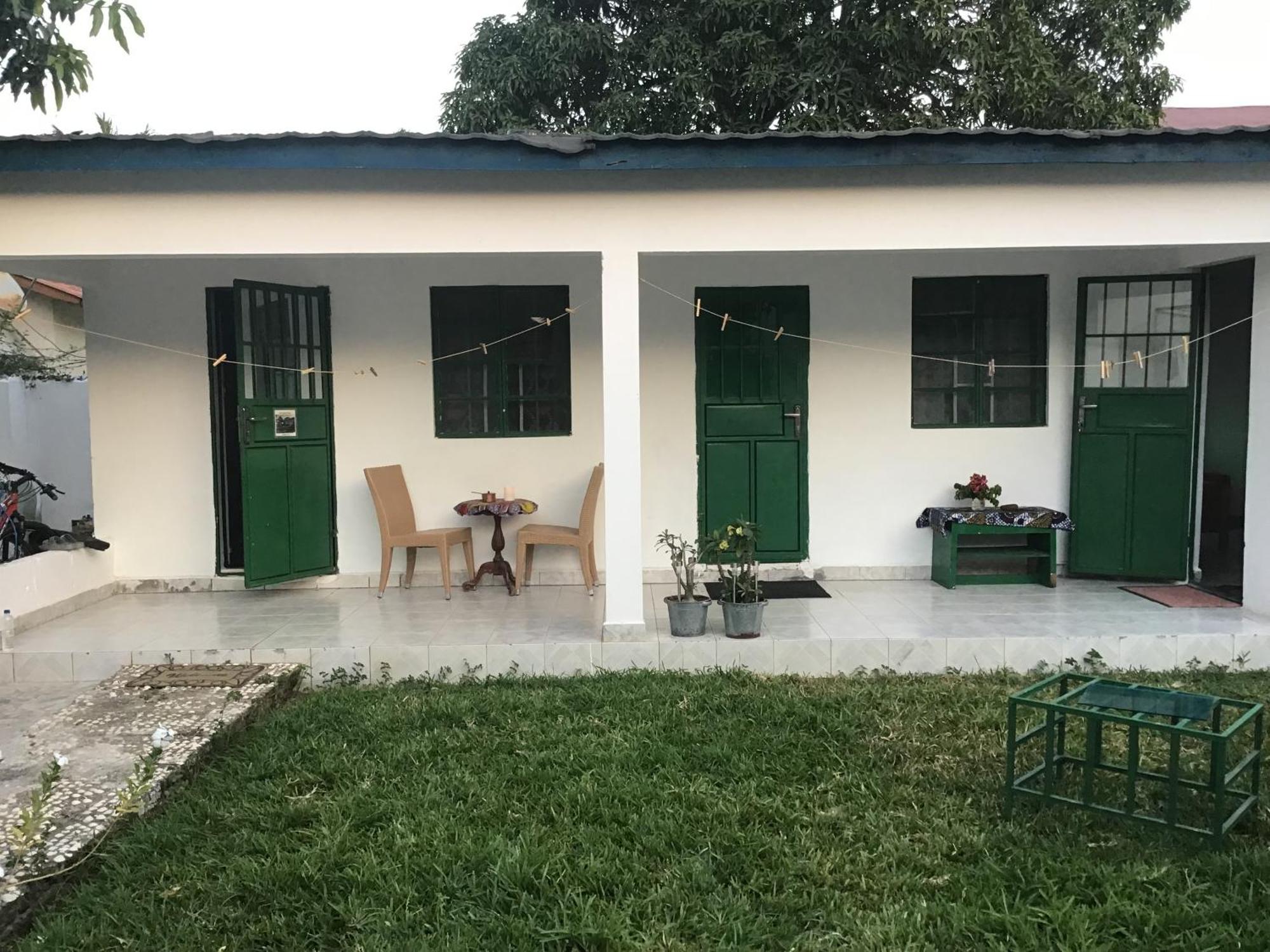 Anns Guesthouse Bakaugambia Exterior foto
