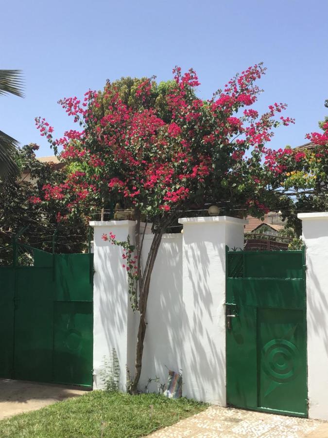 Anns Guesthouse Bakaugambia Exterior foto