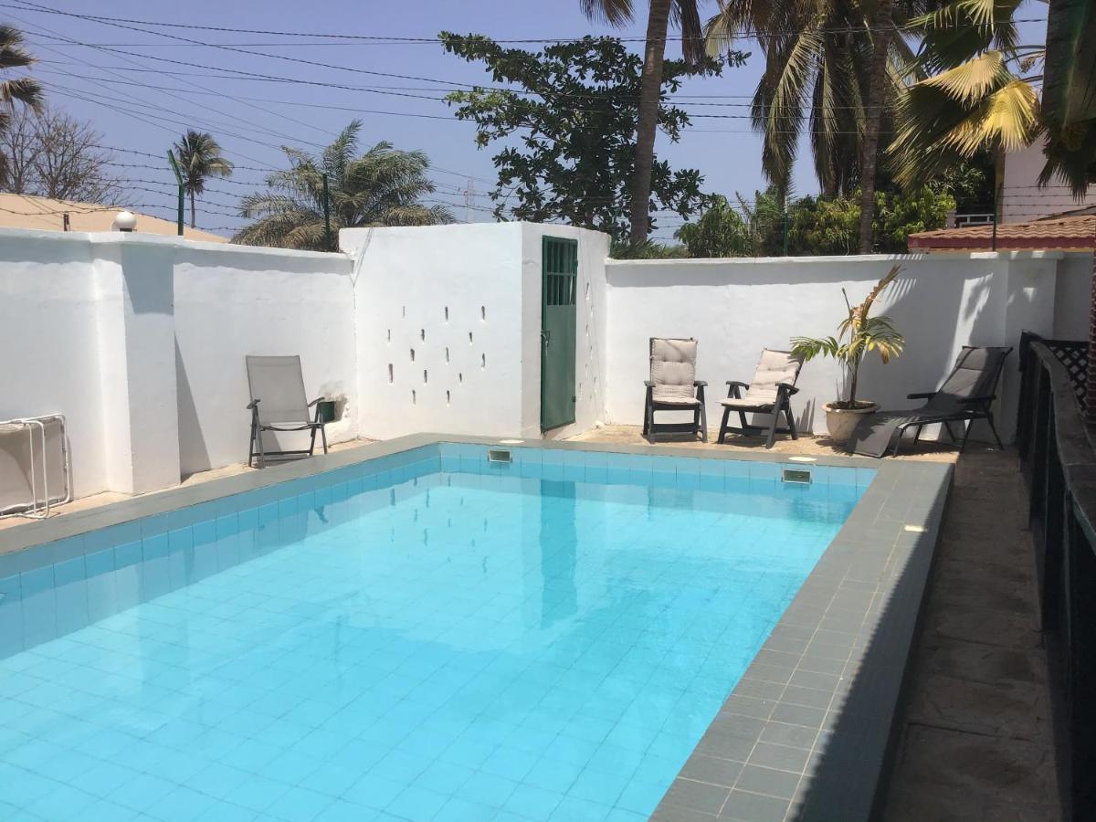 Anns Guesthouse Bakaugambia Exterior foto