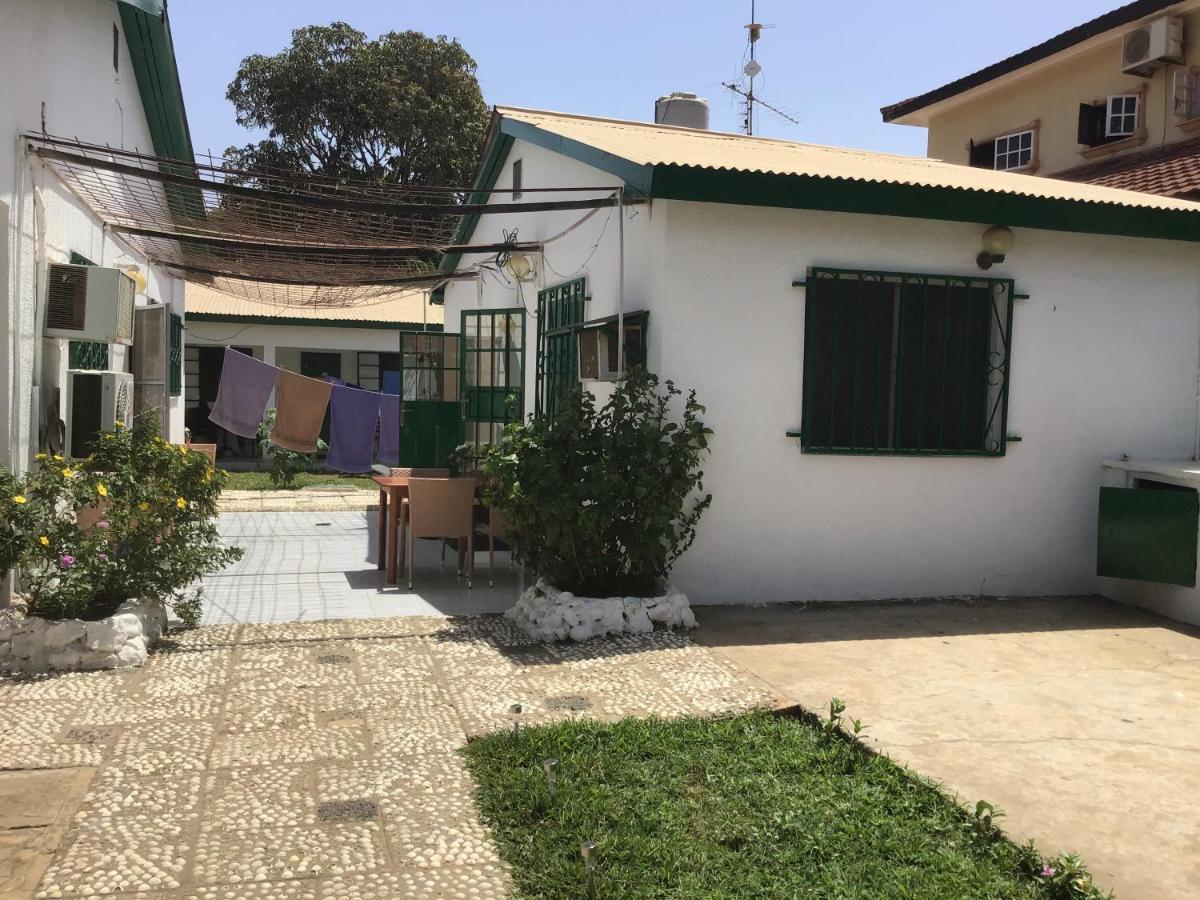 Anns Guesthouse Bakaugambia Exterior foto